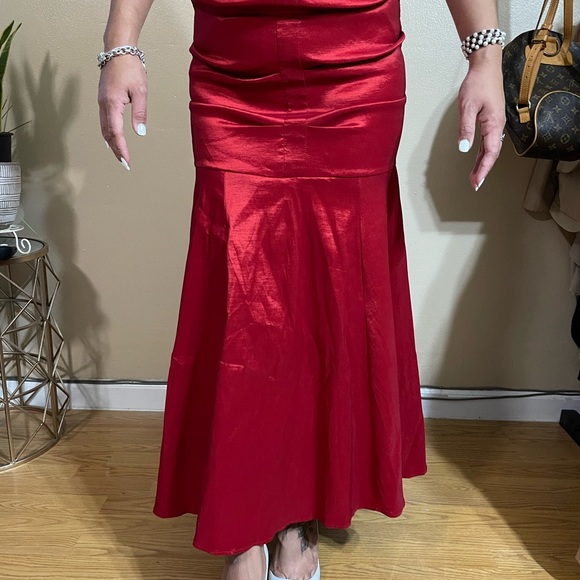 Xscape Red Gown - Picture 10 of 13